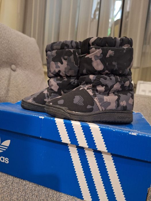 Нови апрески Adidas Адидас ботушки ботуши