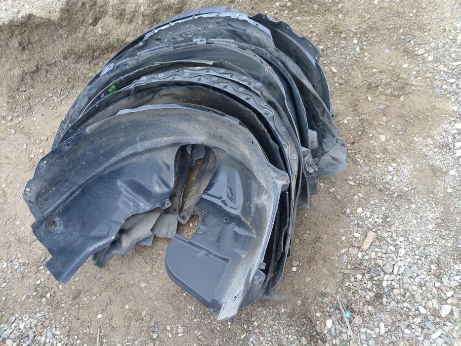 Vând carenaje   volvo v40cc, xc90, XC60 sau ornamente bara față.