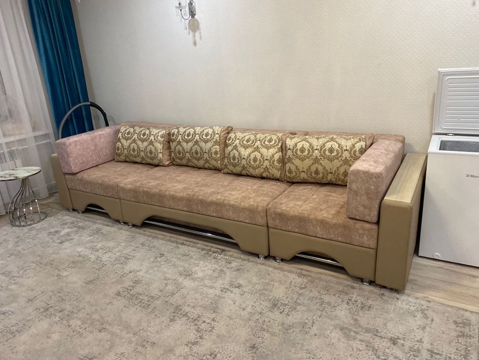 Продам диван для гостинной срочно