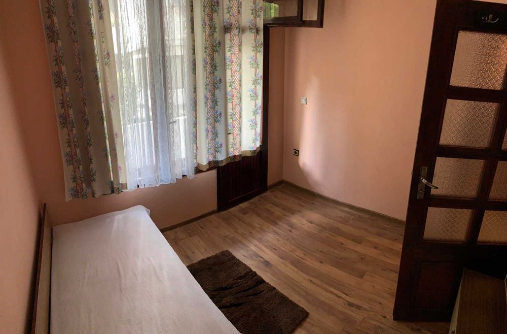 Дава се под наем Тристаен апартамент в Бургас, Възраждане - 80 кв.м за 89.25 € - Снимка #1