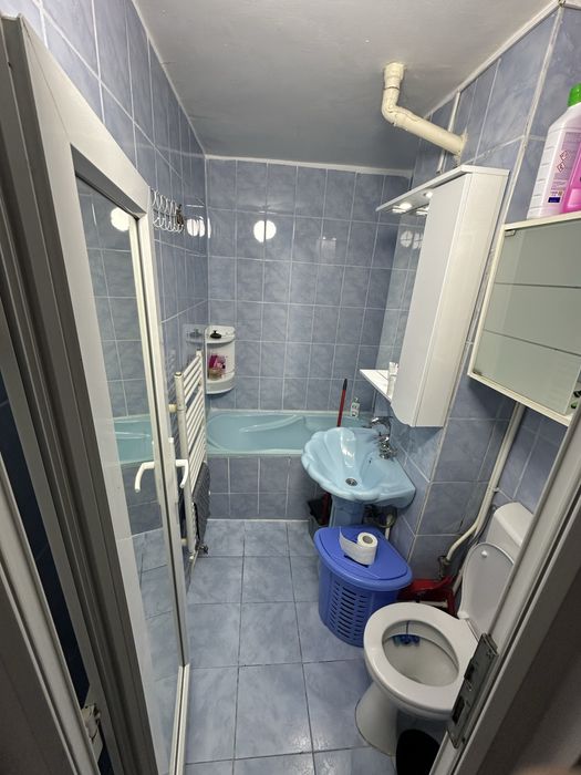 Inchiriez apartament cu 3 camere ! Aproape de mall !