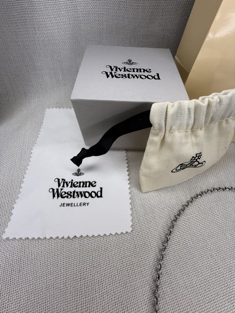 Colier Vivienne Westwood ”mini bas relief” argintiu, pietricele