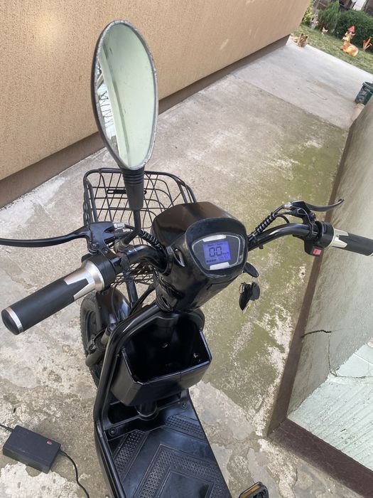 Scuter electroc negru fără permis