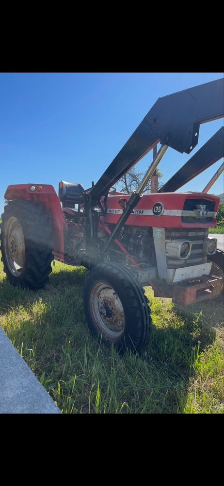 Massey Ferguson 135 cu încărcător