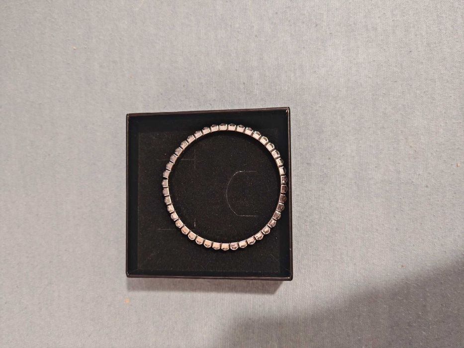 Гривна SWAROVSKI, нежна и ефектна