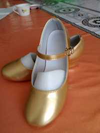 Золотистый туфли для народного танца