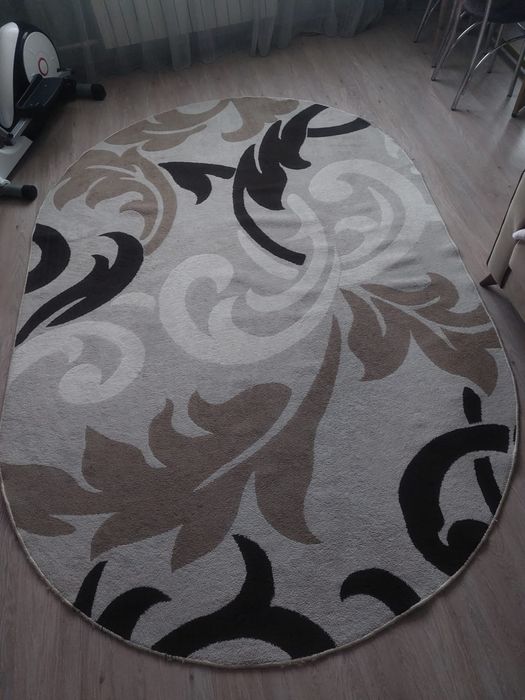 Продам ковер на пол.