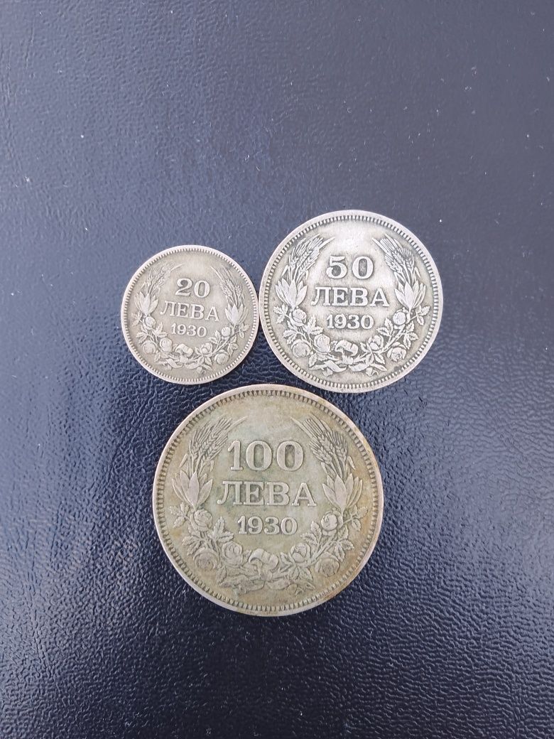 Стари сребърни монети.