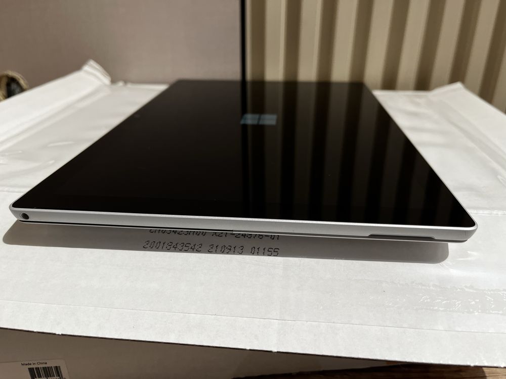 Планшет на Windows 10 Surface pro 4 i5 4gb 128 ssd новый