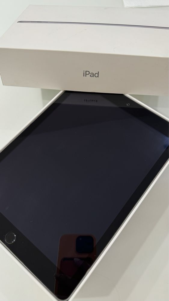 Продаю iPad 5 поколения