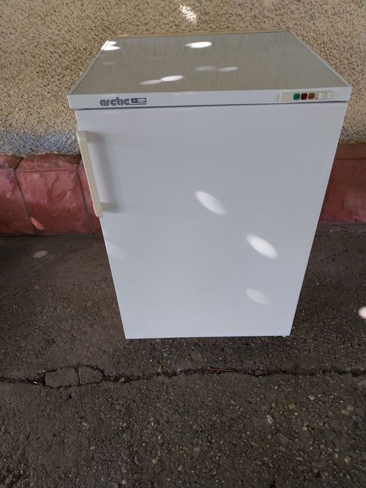 Congelator cu 4 sertare în stare buna