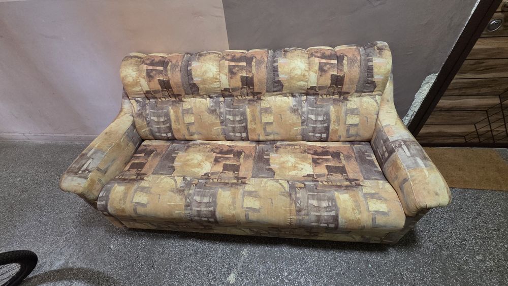 Триместен класически диван