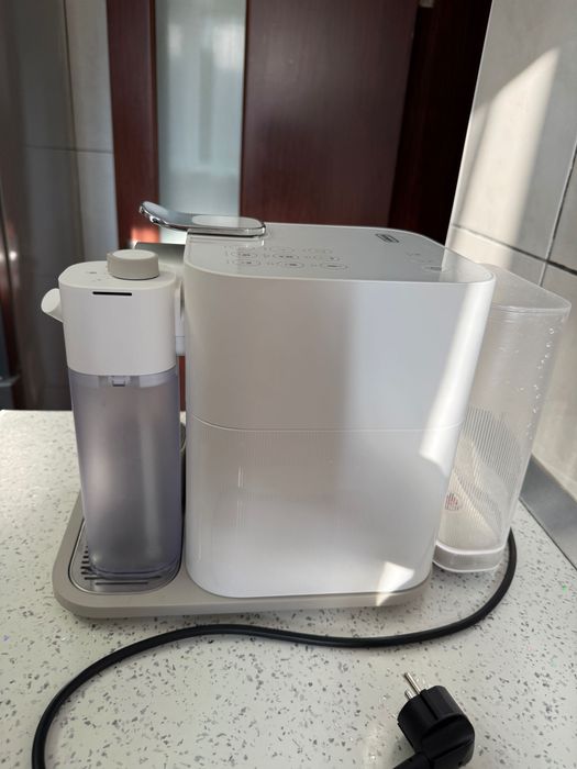 Aparat de cafea NESPRESSO Grand Lattissima alb