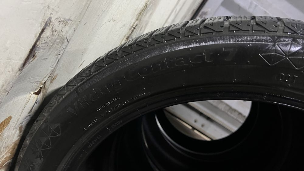 Продаётся комплект зимних шин Conti VikingContact 7 R20(разноразмерка)