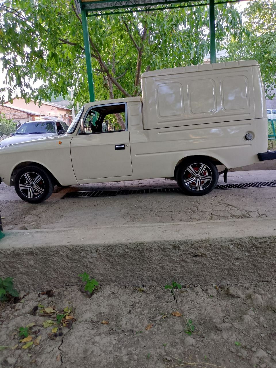 Москвич ИЖ перашкавоз сотилади