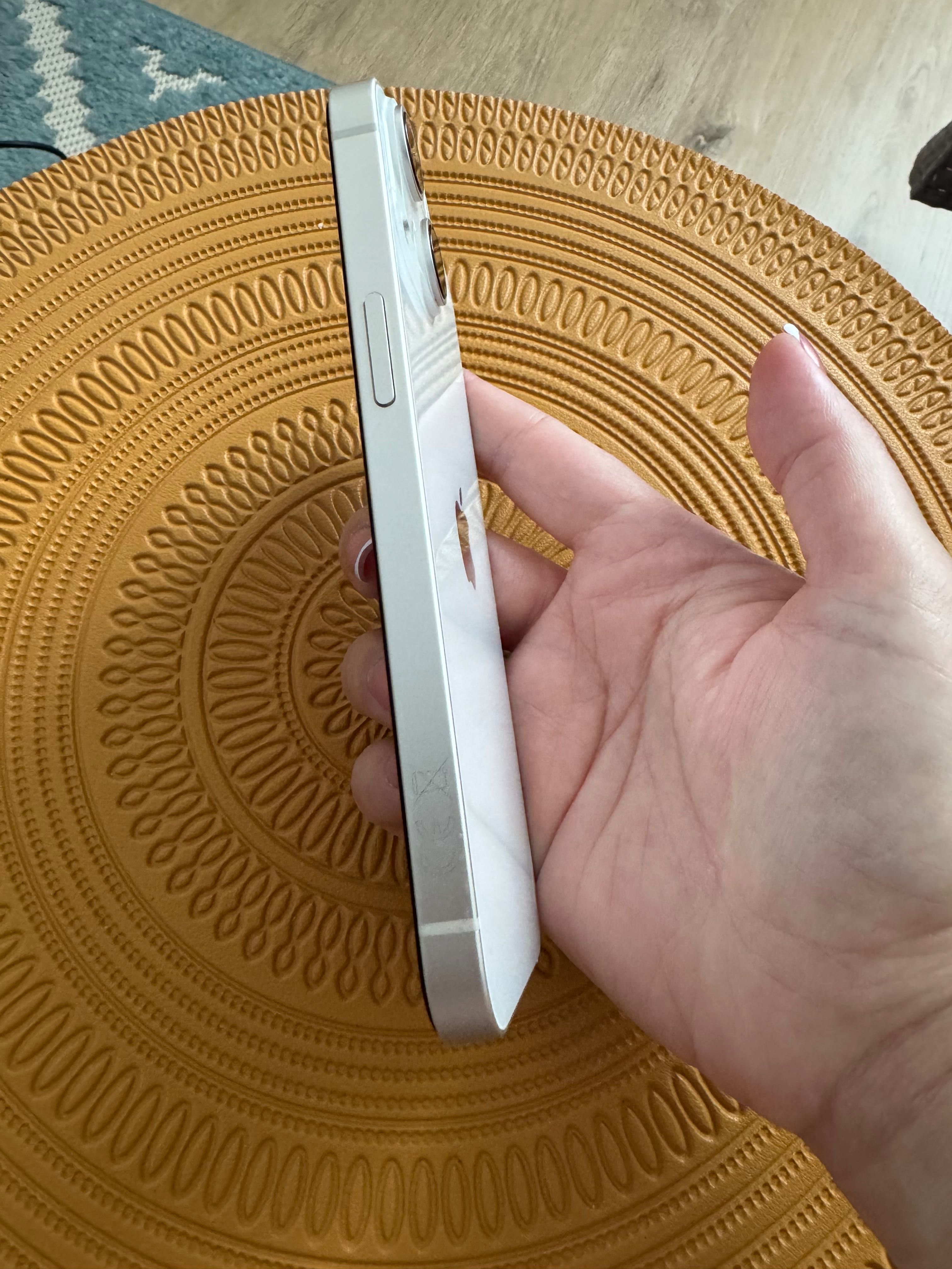 iPhone 14 în stare foarte buna