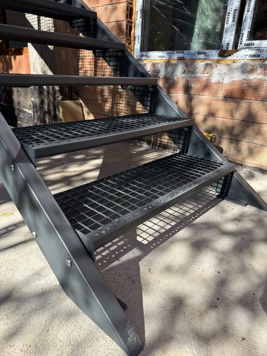 Изработка на метални стълбища