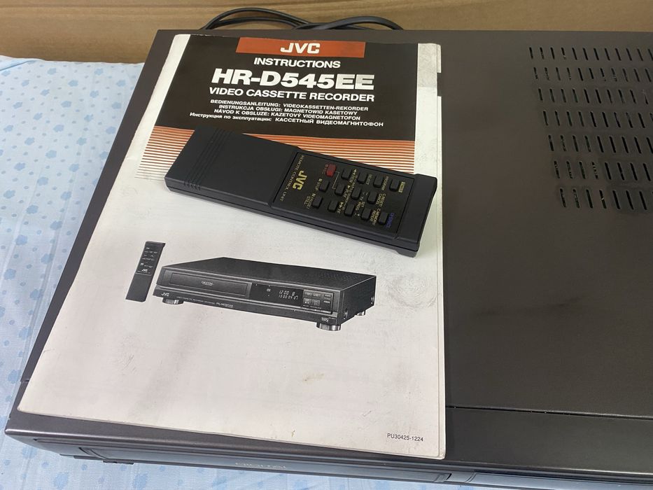 Видеокасетофон JVC