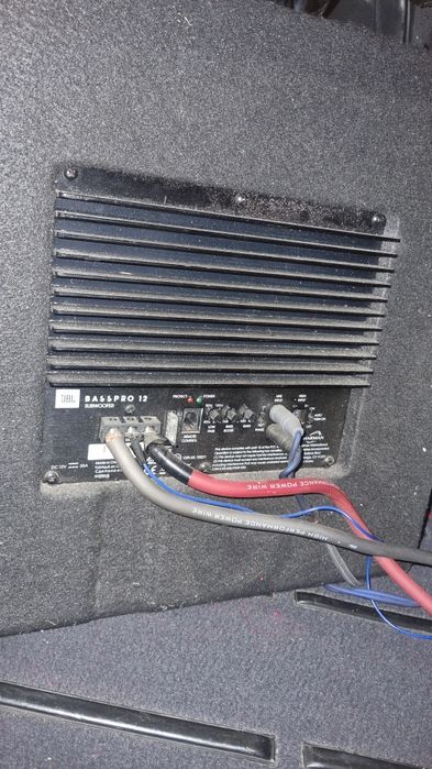 Vand subwoofer Jbl BassPro 12 450w