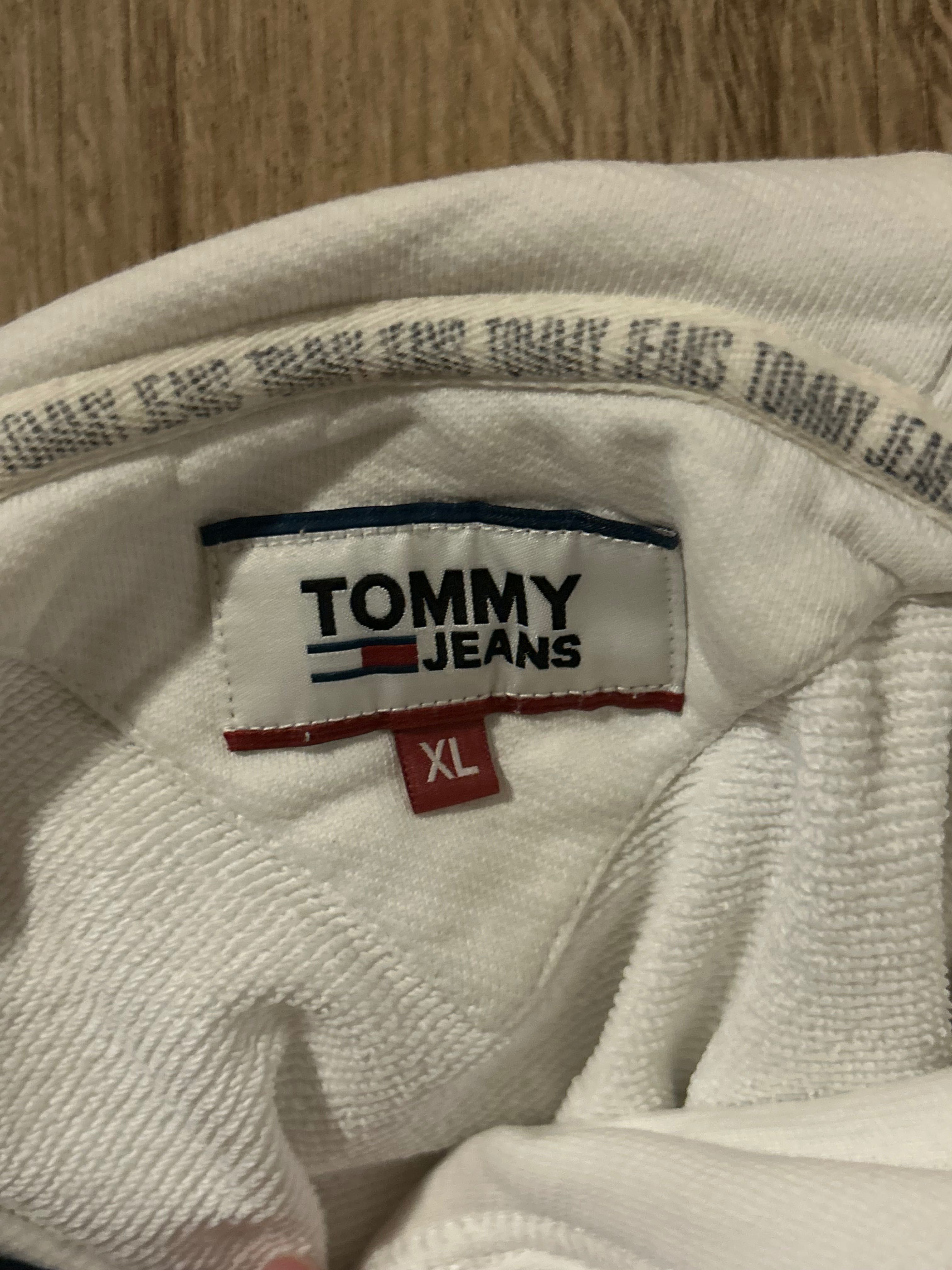 Tommy Jeans бял мъжки суитшър