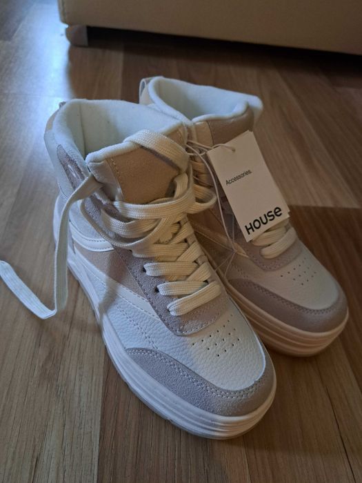 Високи кецове  на House