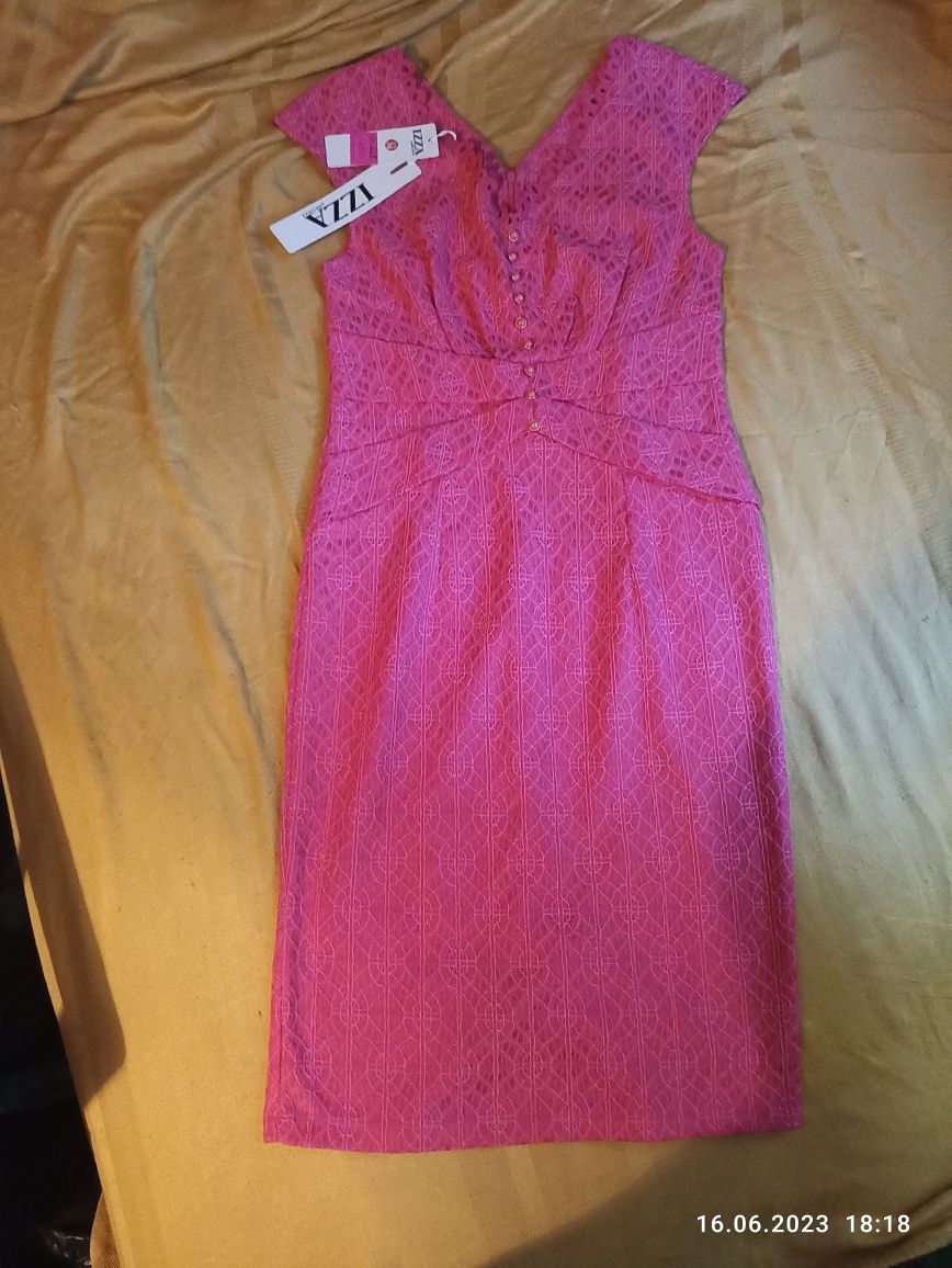 Розовое платье 44размер новое