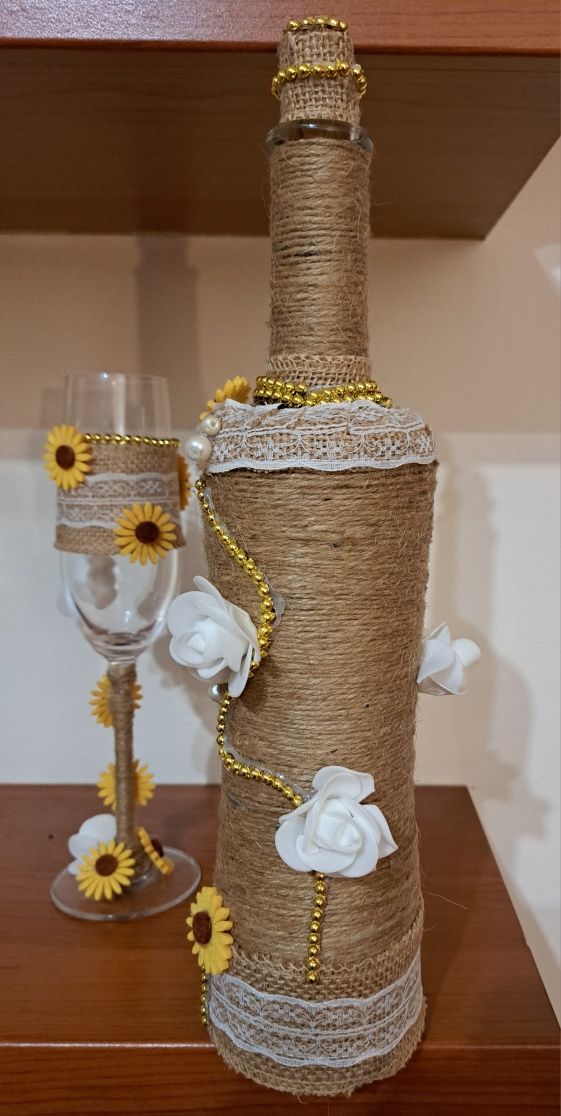 Ръчно декорирани чаши, бутилка и свещник