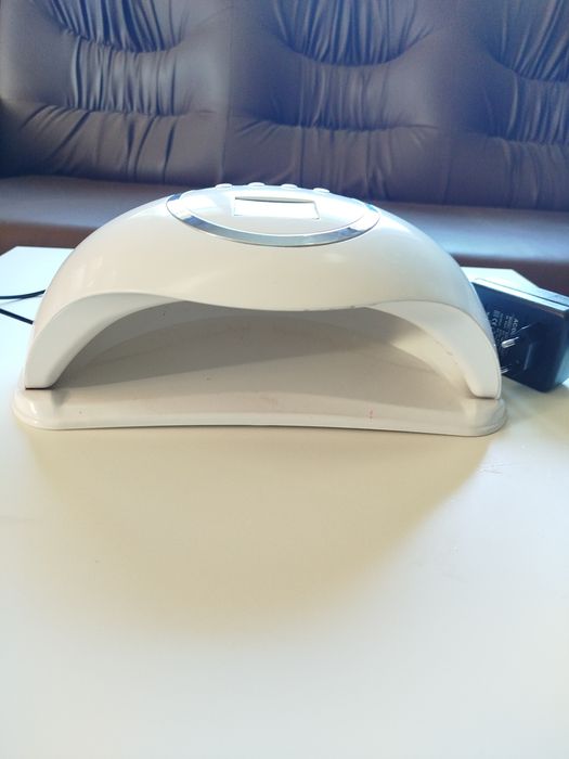 ЛЕД и Ув лампа за гел лак