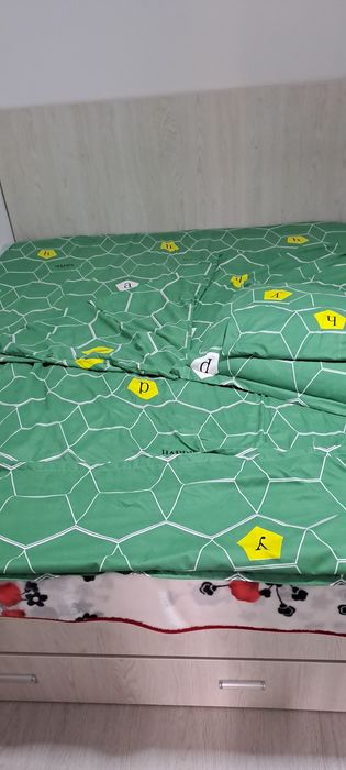 Vând lenjerie pat dublu