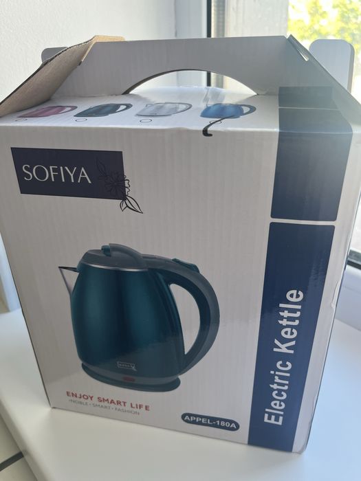 Электрочайник бренда Sofiya. В очень хорошем состоянии.