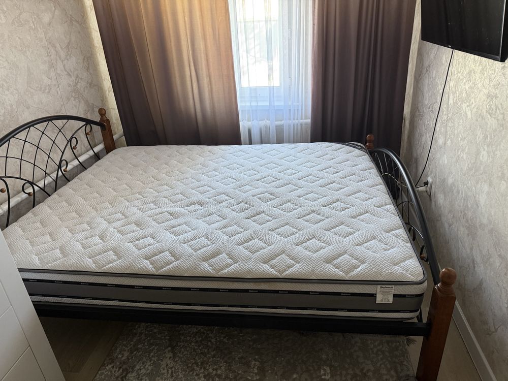 Продам 2 спальную коовать с матрацем
