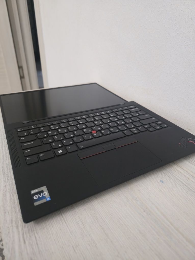 Продаю Lenovo Thinkpad X1 Carbon Gen 11 (2023) в идеальном состоянии