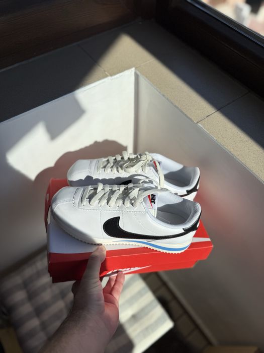Nike Cortez unisex adidasi alb cu negru marimea 40 noi originali