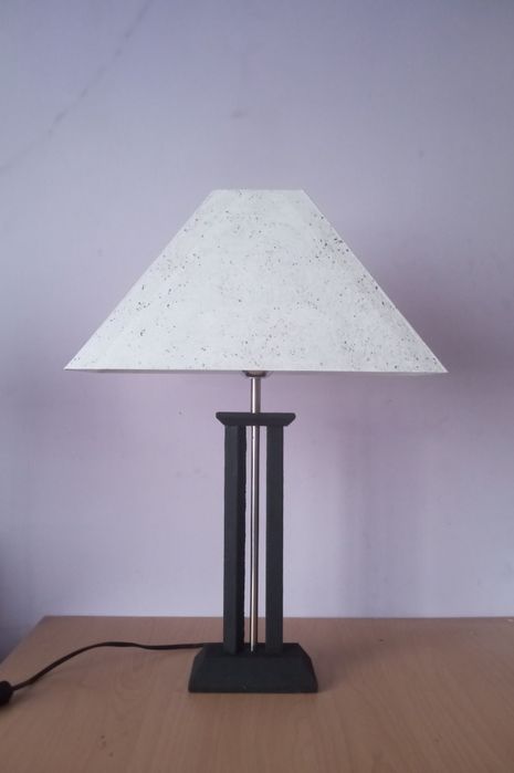 Дизайнерска геометрична настолна лампа