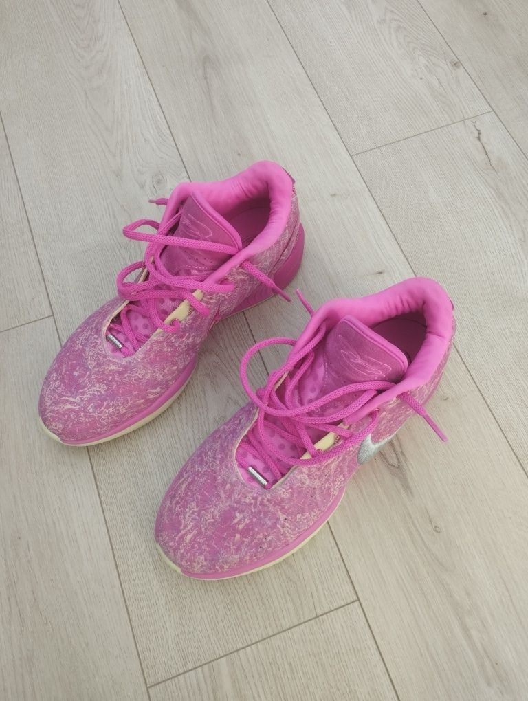 Баскетболни маратонки Lebron 21