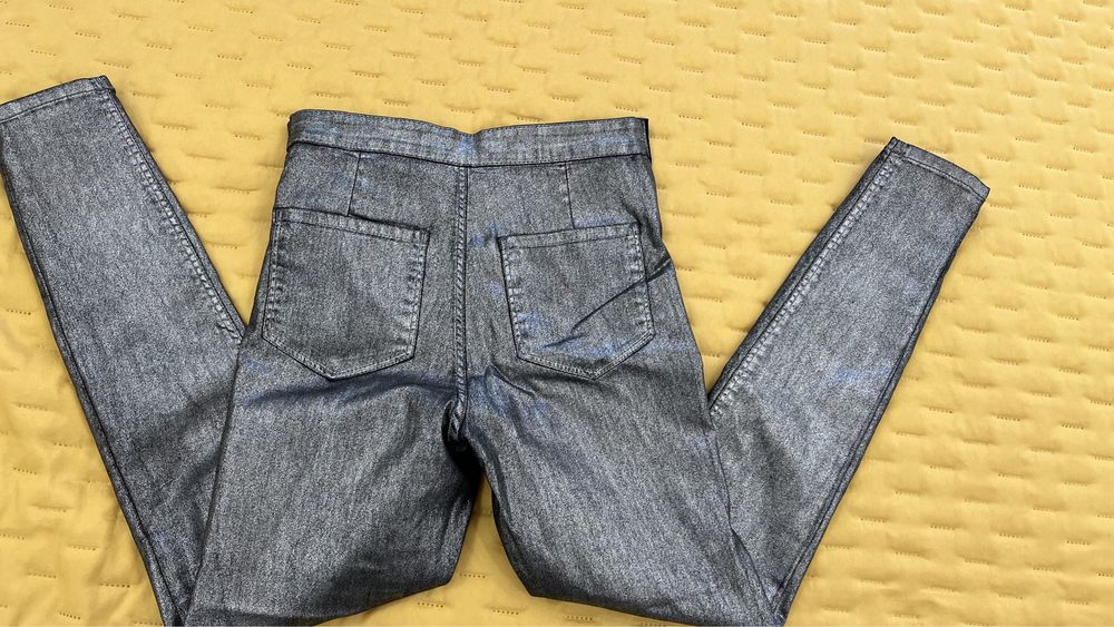 Дамски skinny панталон с металически ефект