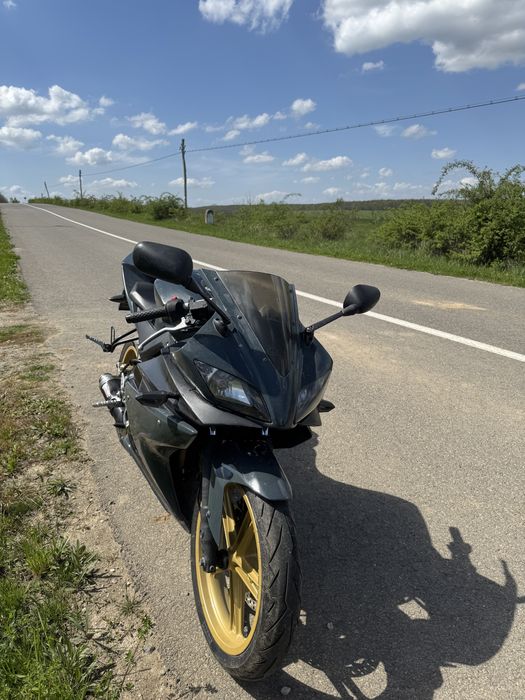 Vând Yamaha yzf r125 15 cp