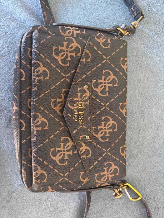 Оригинална дамска чанта Guess – 80 лв