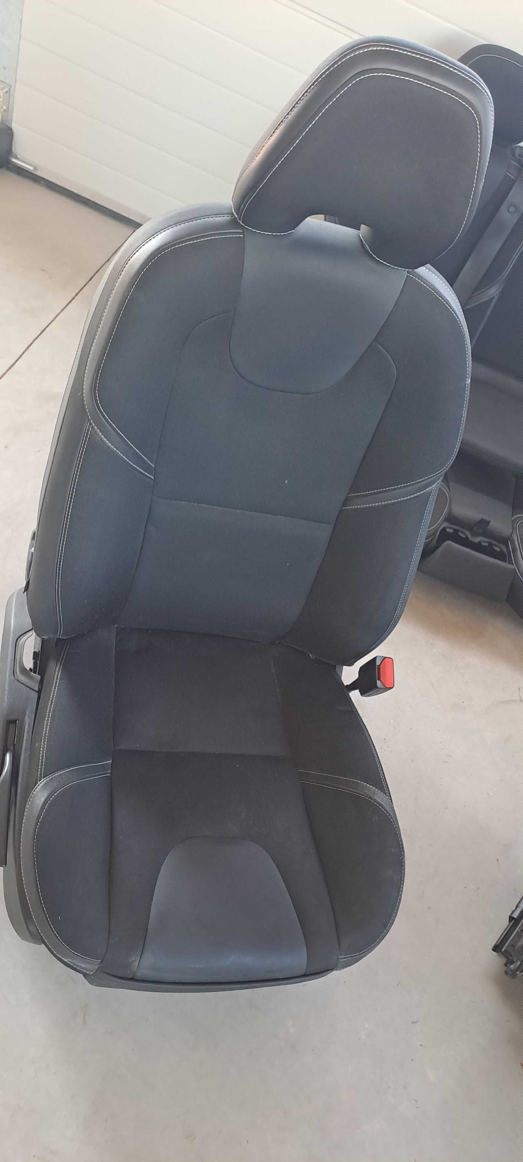 Салон Volvo V40 2012г