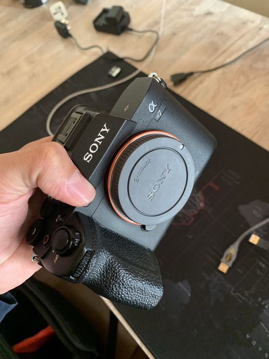 Sony a7iv body sotiladi