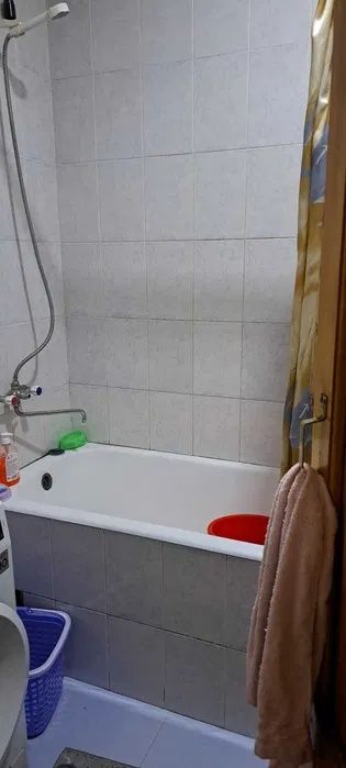 Чиланзар 8, Продаётся квартира 2/4/4, ор-р: Оптовый Рынок