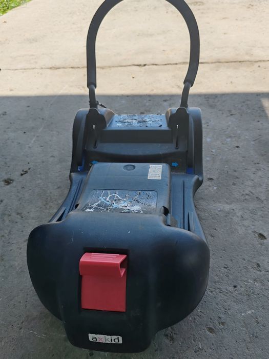 Scaun auto Axkid pentru bebeluși, cu bază ISOFIX  stare utilizat
