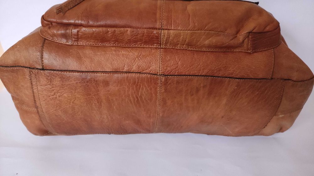 Pieces маркова пътна чанта от естествена кожа