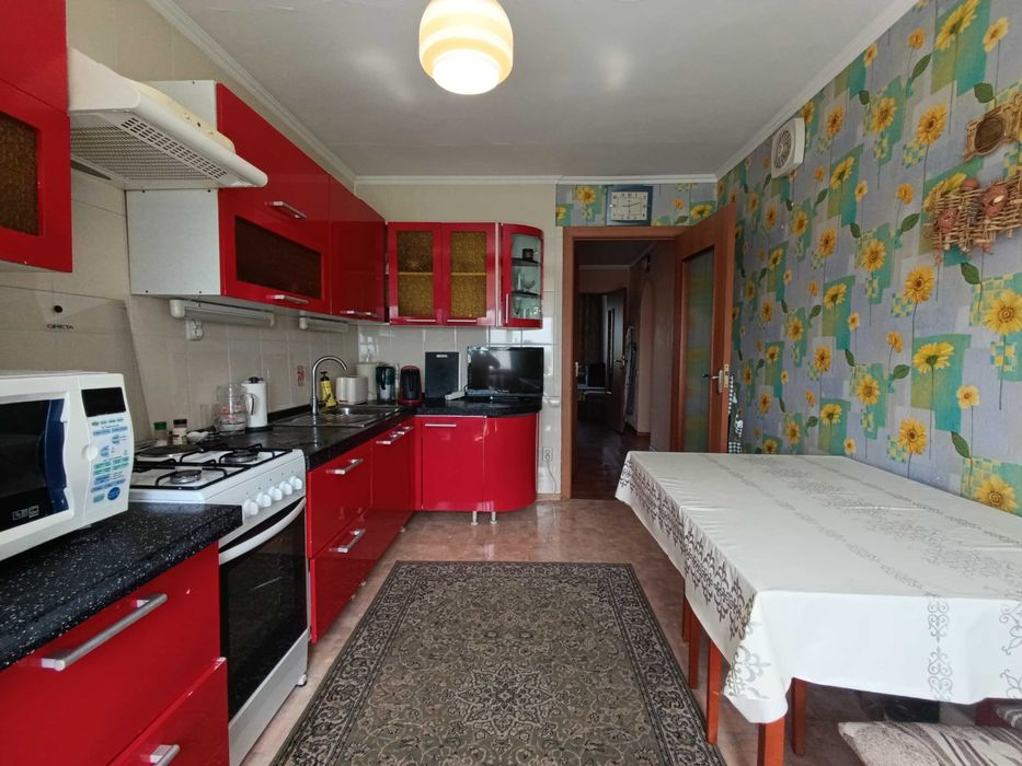 $ продам презентабельную 3-х комнатную квартиру в Сортировке