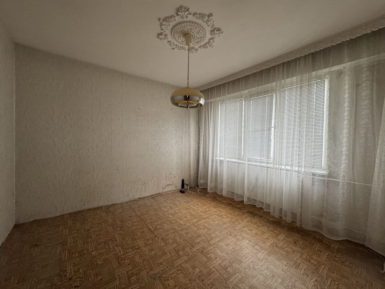 Продава се Двустаен апартамент в Казанлък - 64 кв.м за 1155 €/кв.м - Снимка #2
