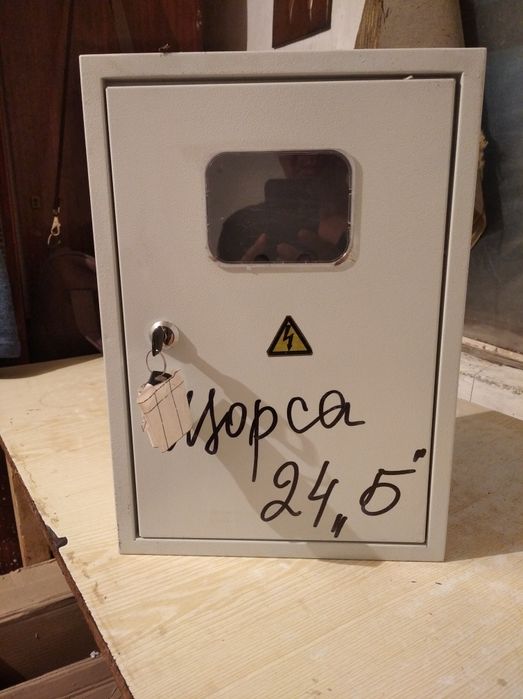 Коробка из под электросчётчика.