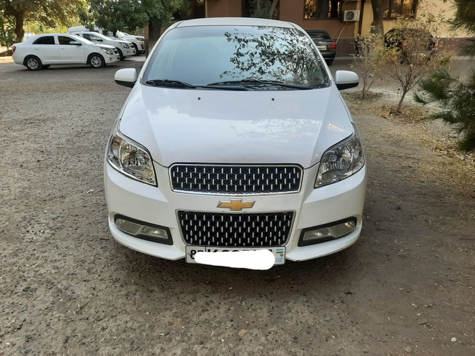 Nexia 3 avtomat sotiladi