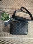 Louis vuitton side bag