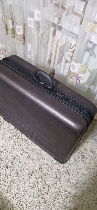 Чемодан в отличном состоянии