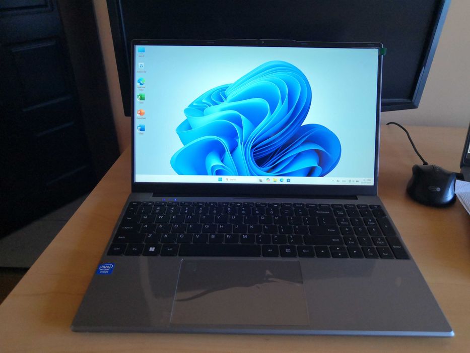 Чисто нов Лаптоп Intel Core i7-6600U 16GB RAM 1TB 2,8Ghz Windows 11
